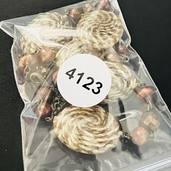 Vintage Chunky Unique Cord in Resin Beads Lucite Statement Necklace Collar 4065 - Picture 9 of 9